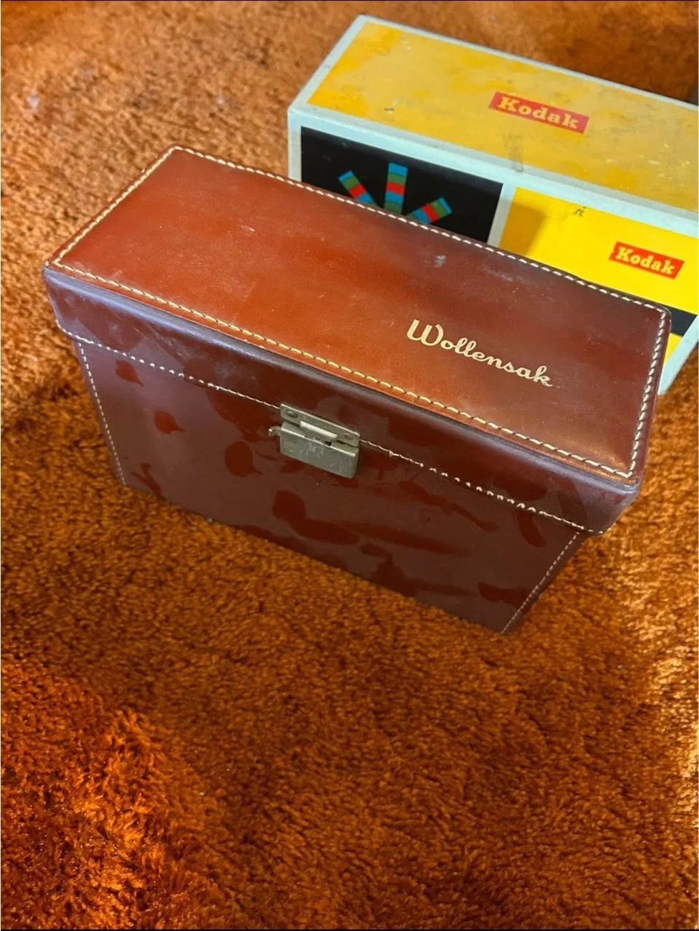 Wollensak model 23  Kodak Twin-Lens 8mm Movie Camera in Black wand Silver